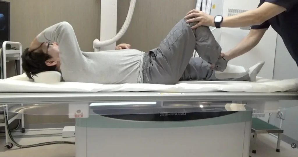 膝の痛み　診療風景